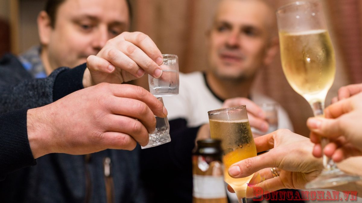 Tại Sao Người Bị Gout Không Nên Uống Rượu Bia ?